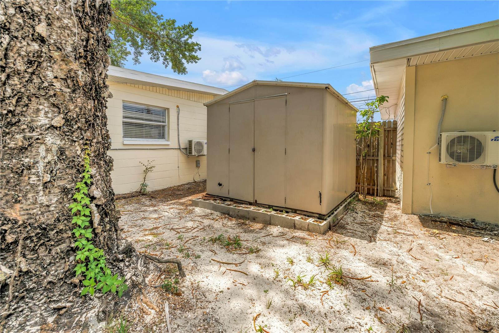 110 NE MONROE CIR N, ST PETERSBURG, FL, 33702