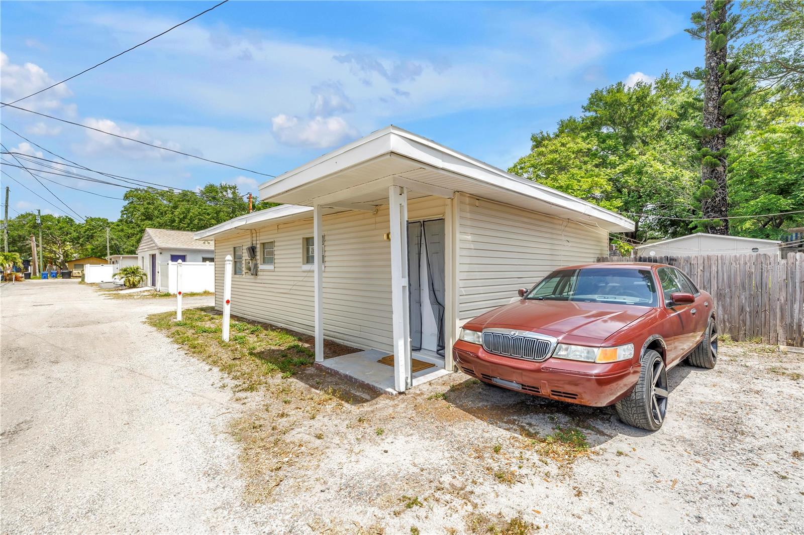 110 NE MONROE CIR N, ST PETERSBURG, FL, 33702