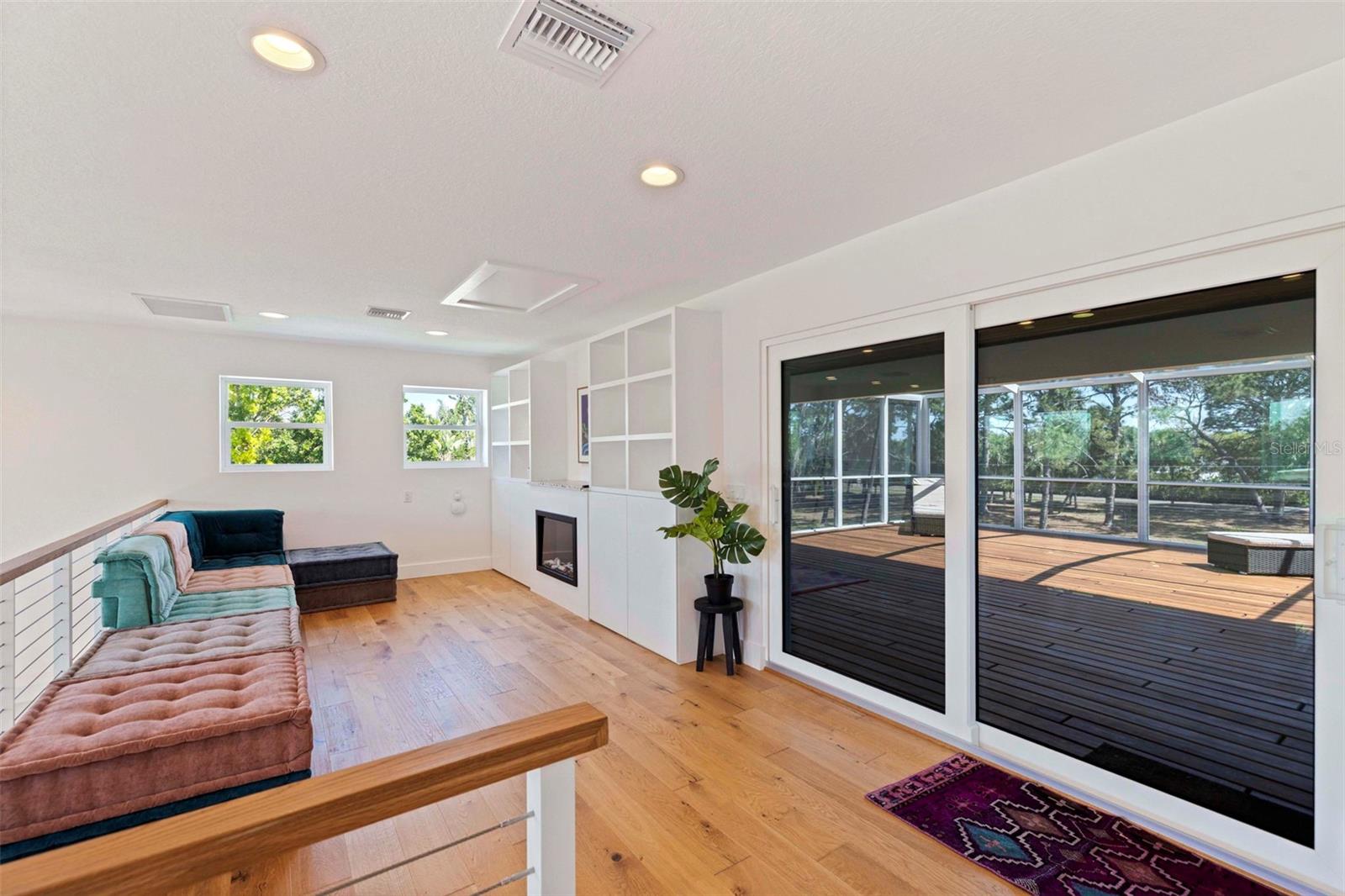 322 80TH AVE NE, ST PETERSBURG, FL, 33702