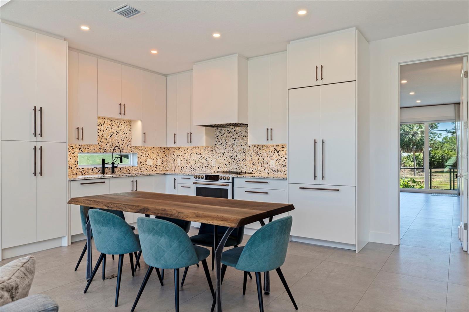 322 80TH AVE NE, ST PETERSBURG, FL, 33702