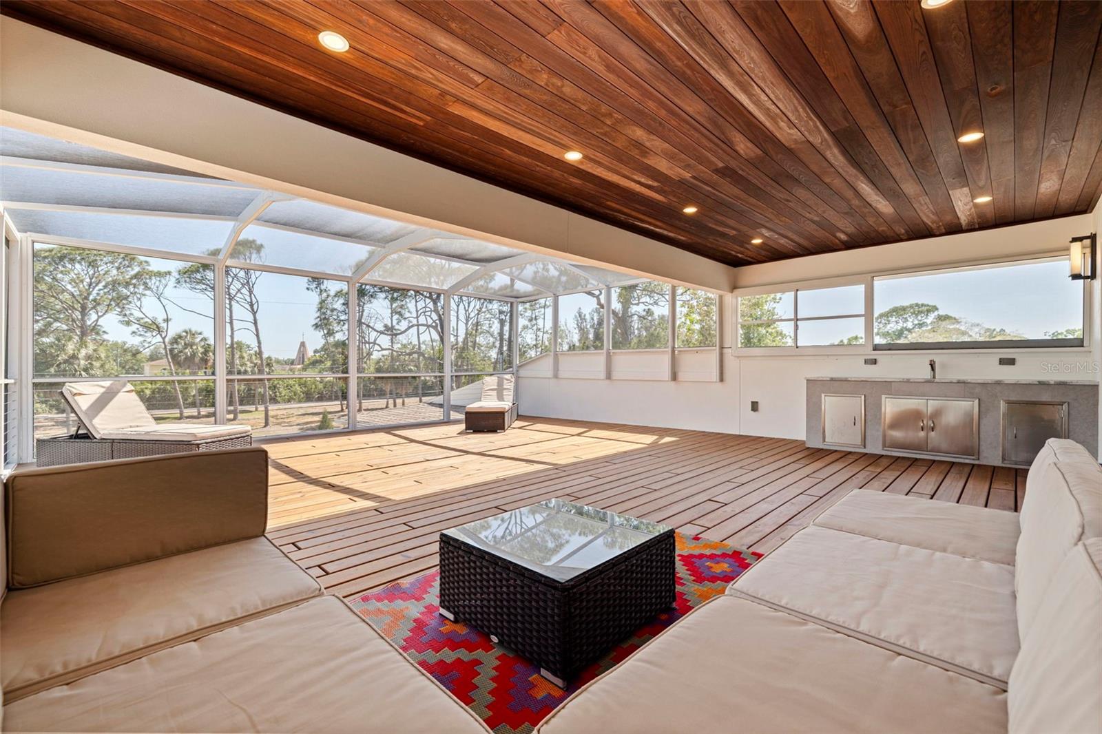 322 80TH AVE NE, ST PETERSBURG, FL, 33702