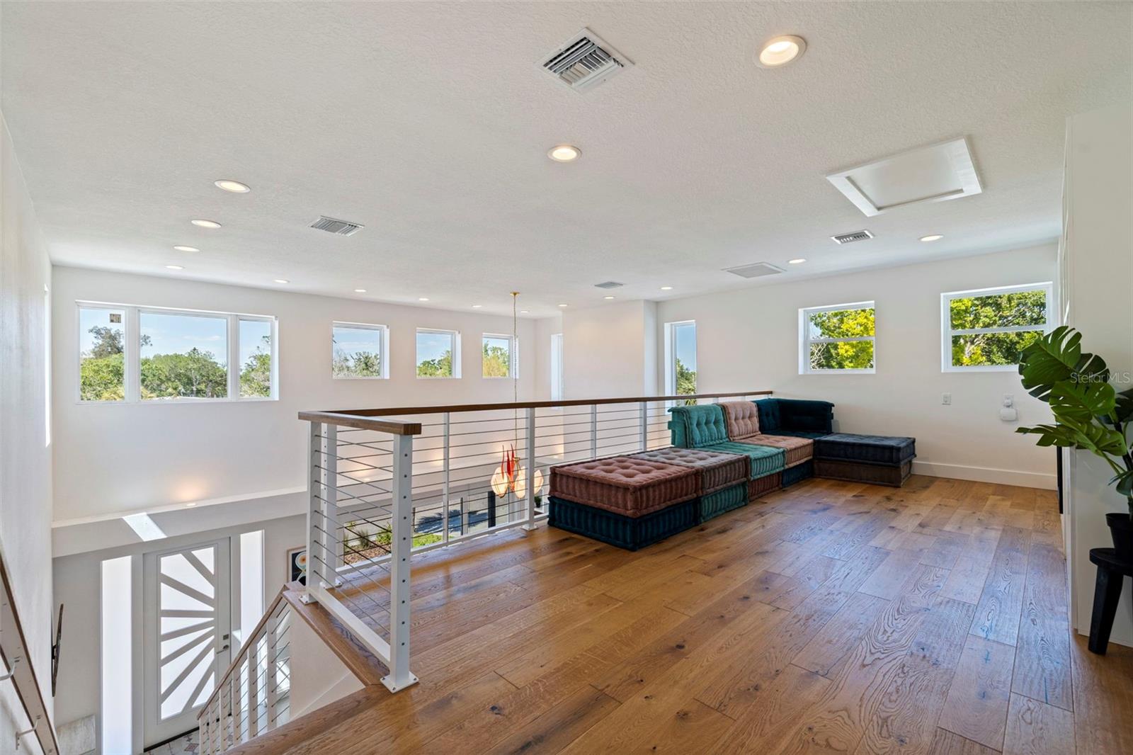 322 80TH AVE NE, ST PETERSBURG, FL, 33702