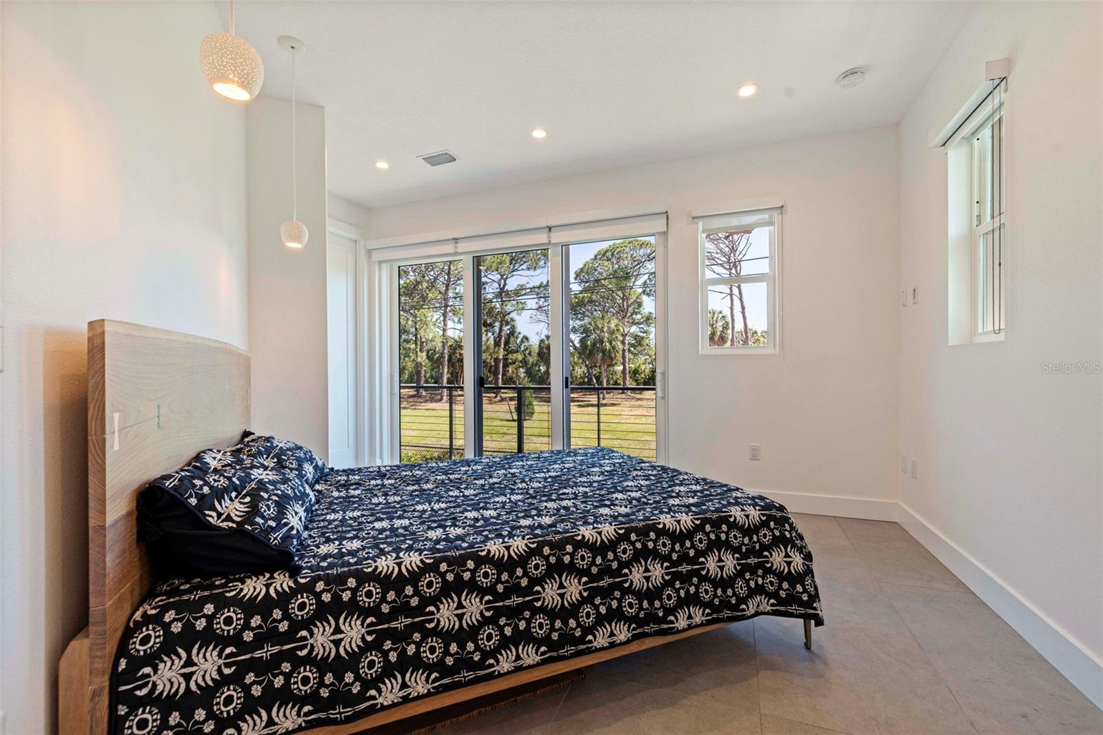 322 80TH AVE NE, ST PETERSBURG, FL, 33702