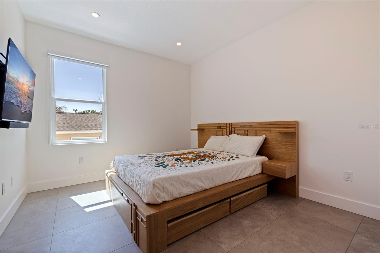 322 80TH AVE NE, ST PETERSBURG, FL, 33702