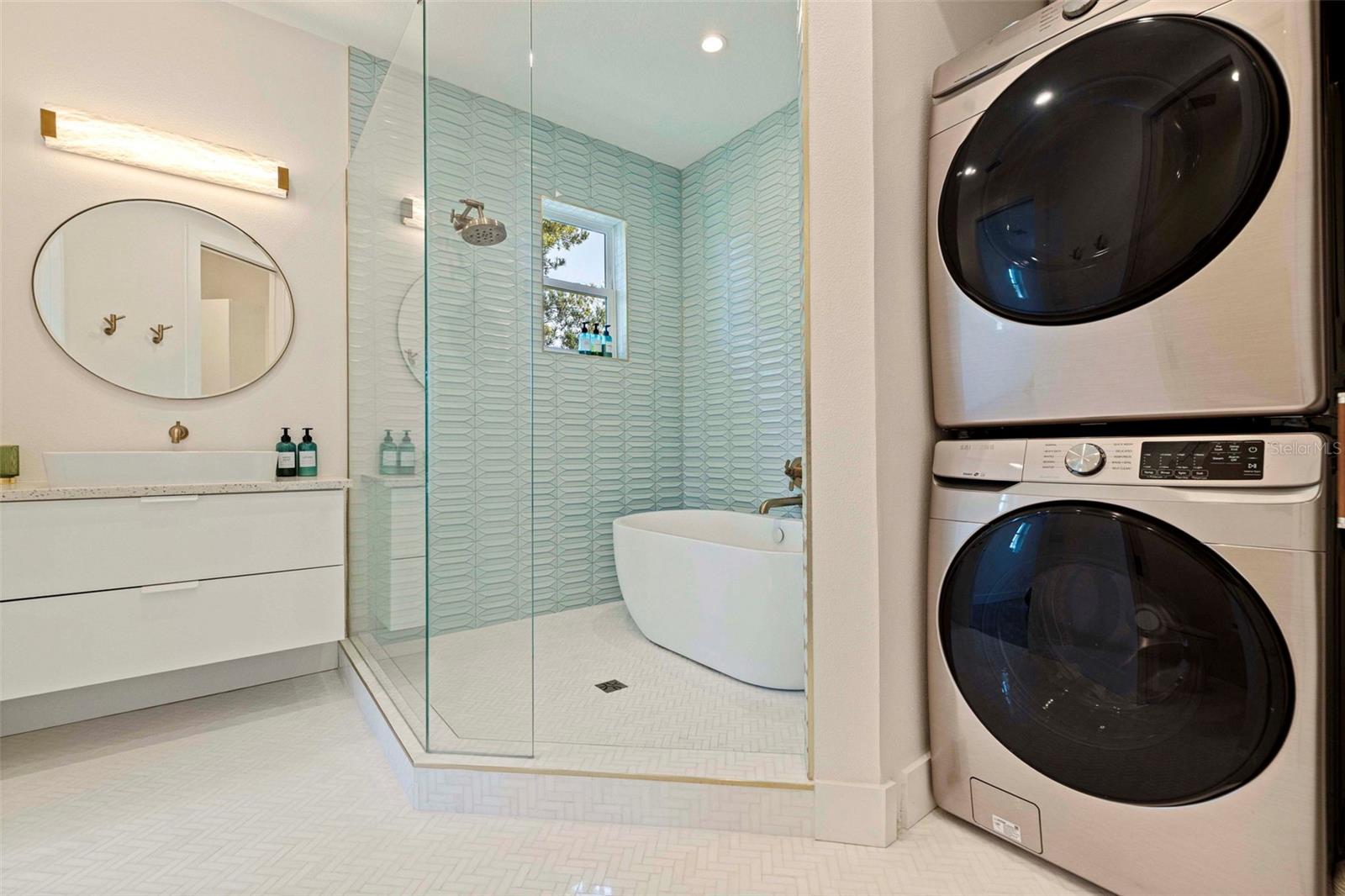 322 80TH AVE NE, ST PETERSBURG, FL, 33702