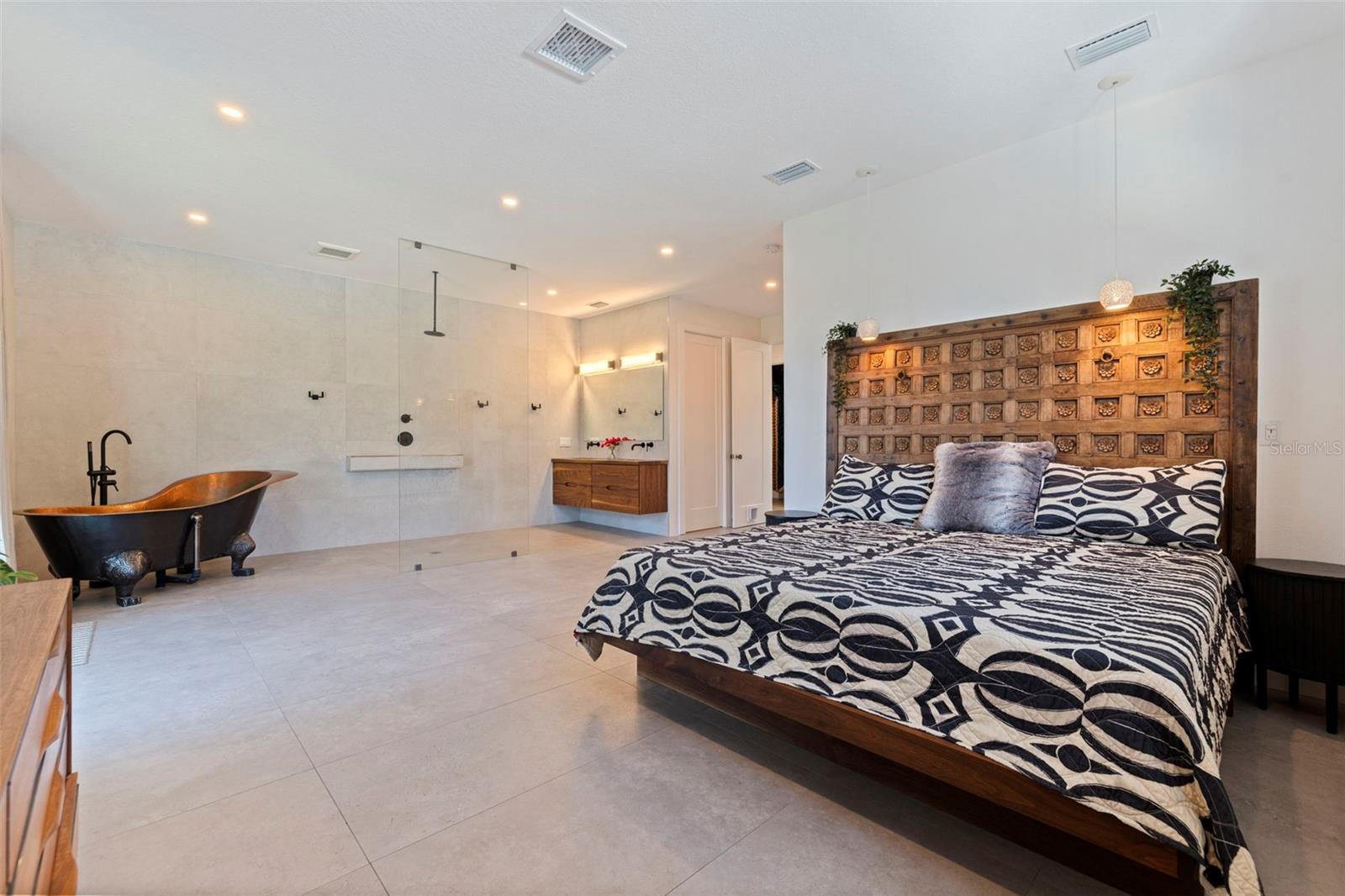 322 80TH AVE NE, ST PETERSBURG, FL, 33702