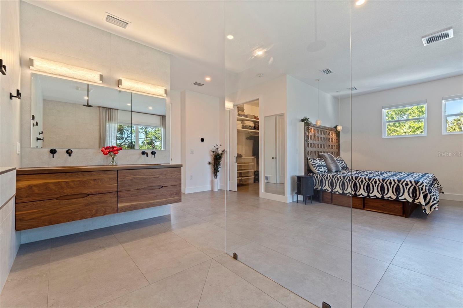 322 80TH AVE NE, ST PETERSBURG, FL, 33702