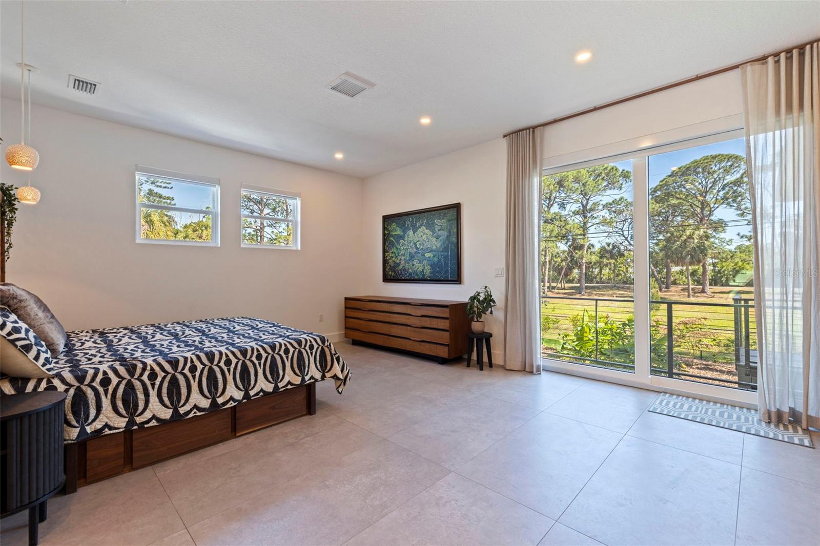 322 80TH AVE NE, ST PETERSBURG, FL, 33702