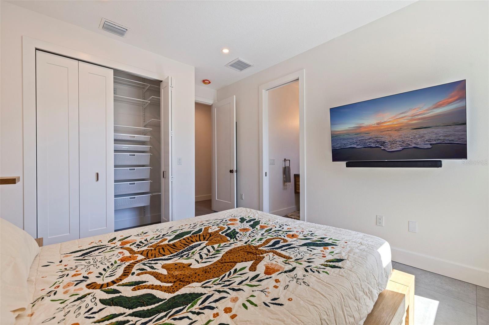 322 80TH AVE NE, ST PETERSBURG, FL, 33702