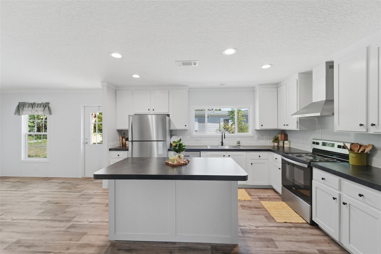 42039 CHERRY AVE, DELAND, FL, 32720