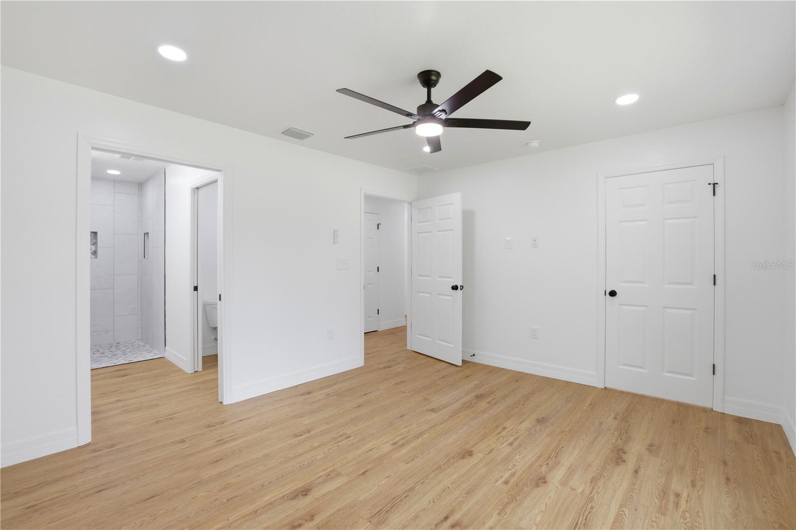 124 GUAVA TER, OCKLAWAHA, FL, 32179