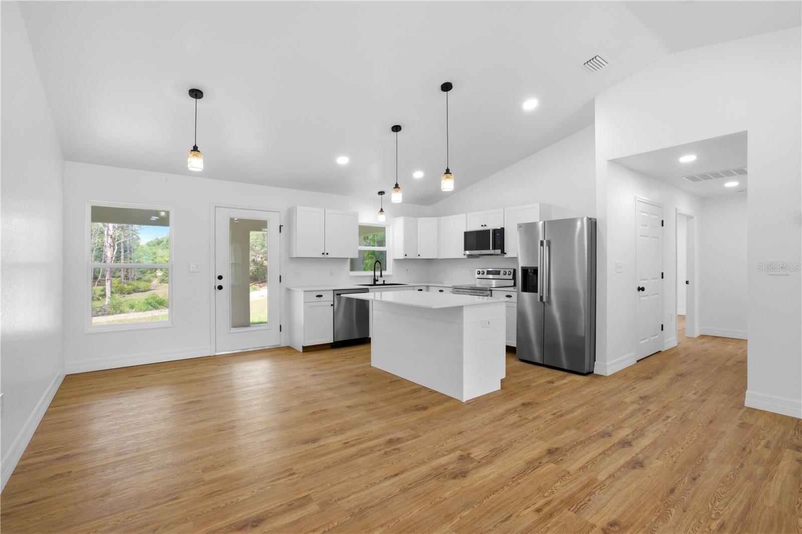 124 GUAVA TER, OCKLAWAHA, FL, 32179
