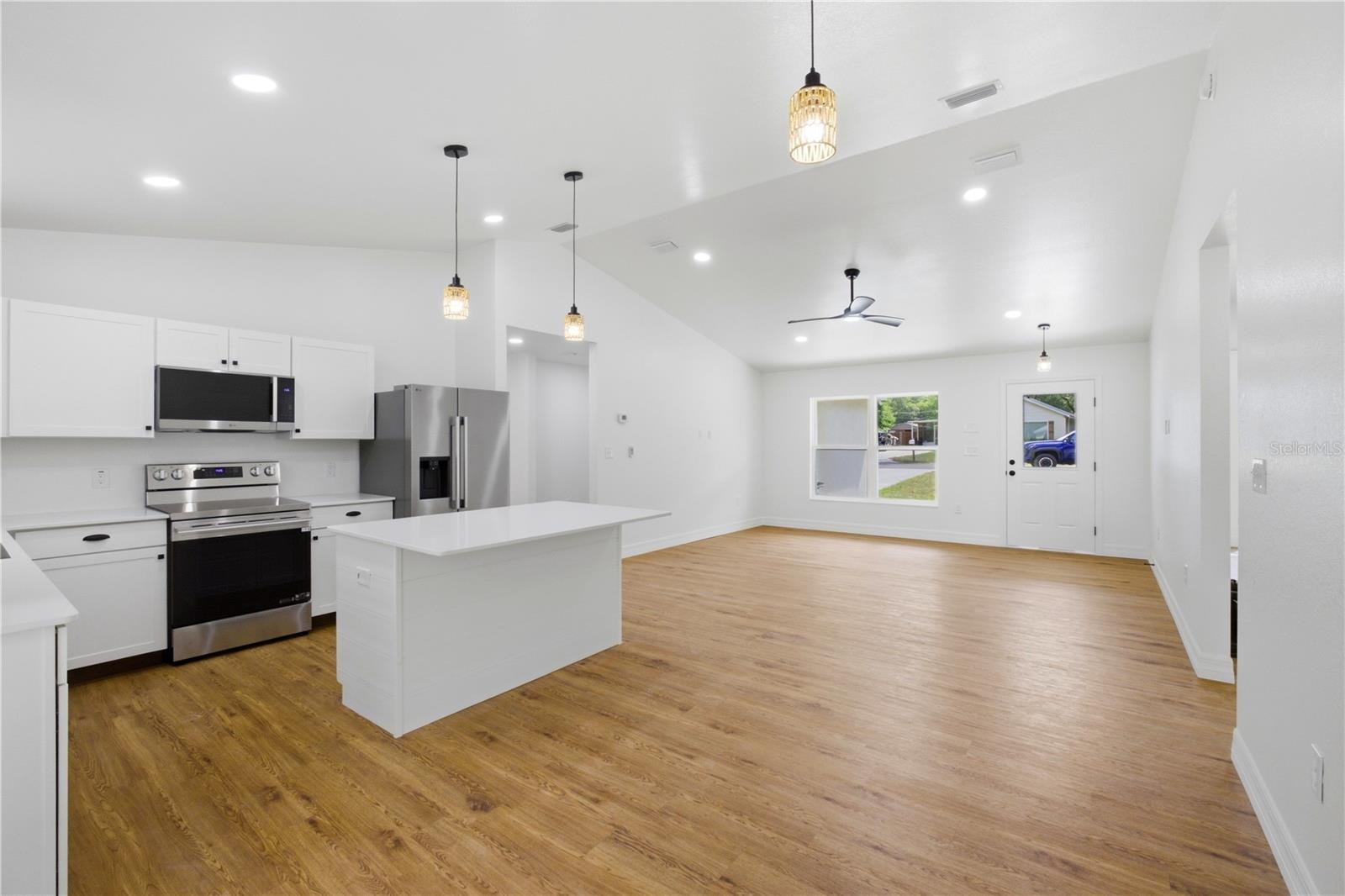 124 GUAVA TER, OCKLAWAHA, FL, 32179