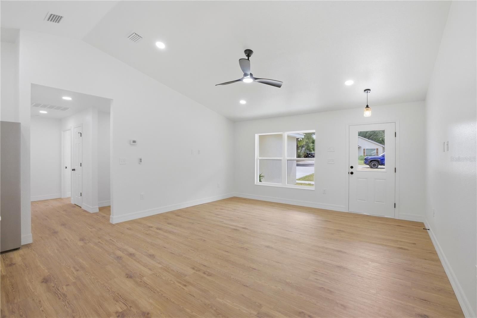 124 GUAVA TER, OCKLAWAHA, FL, 32179