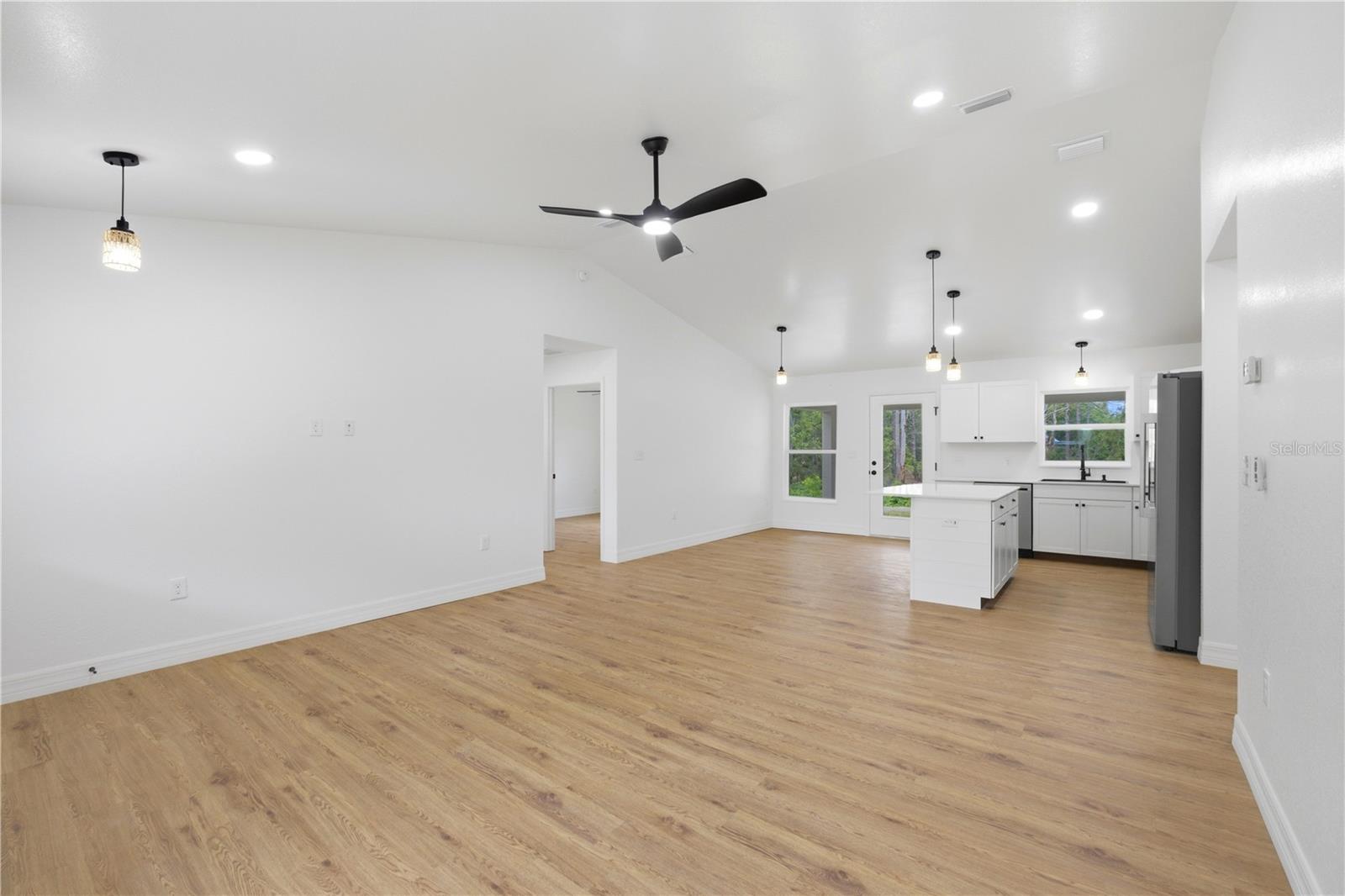 124 GUAVA TER, OCKLAWAHA, FL, 32179