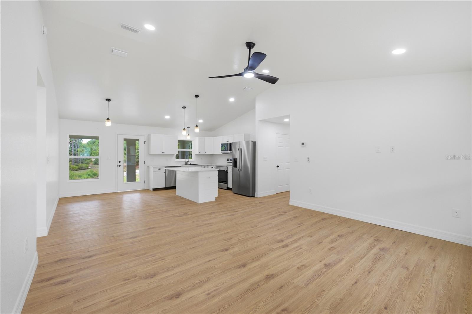 124 GUAVA TER, OCKLAWAHA, FL, 32179