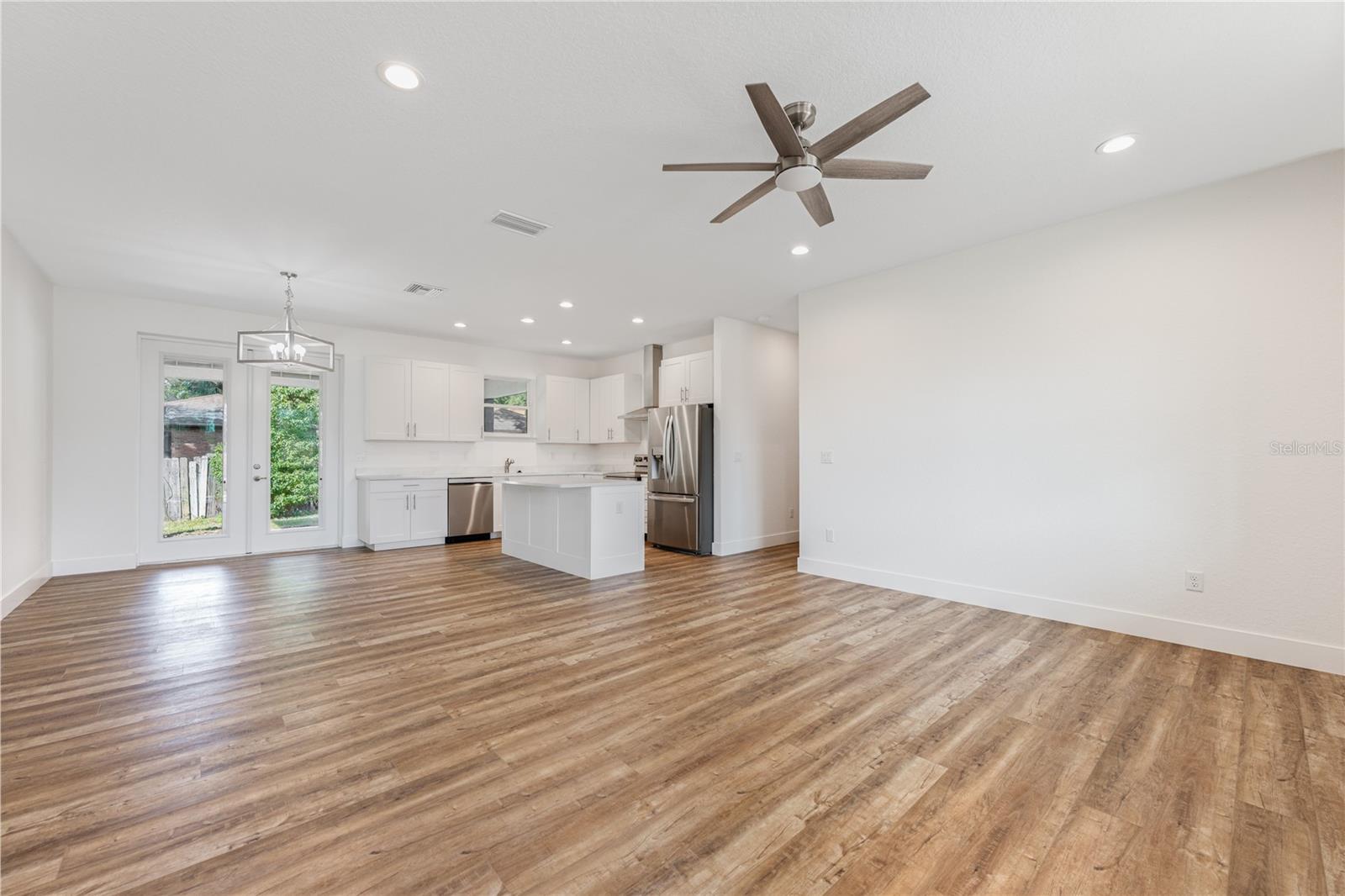 210 PARADISE DR, DELAND, FL, 32720