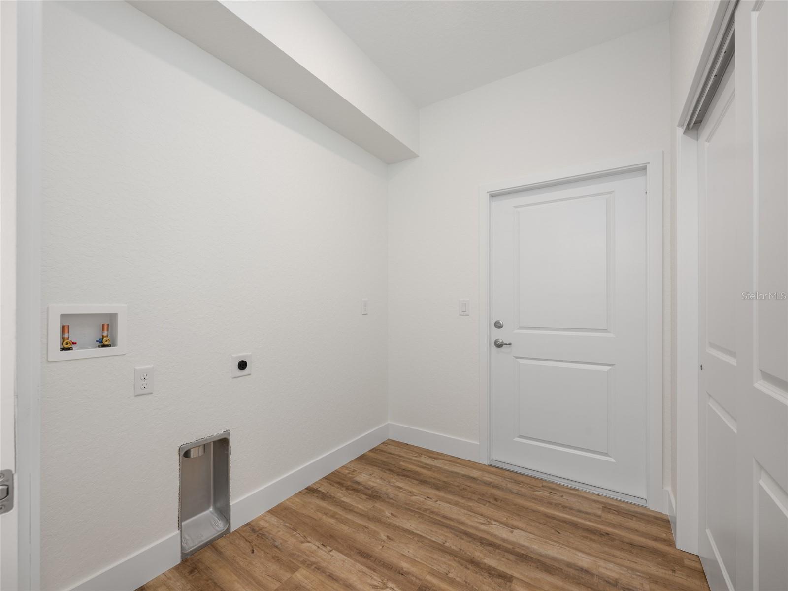 210 PARADISE DR, DELAND, FL, 32720