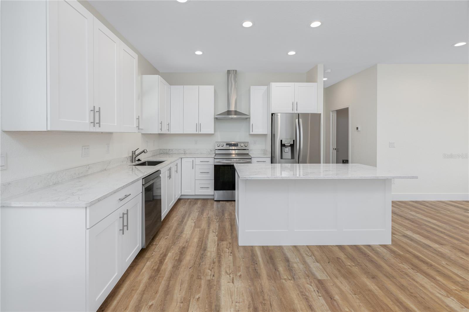 210 PARADISE DR, DELAND, FL, 32720