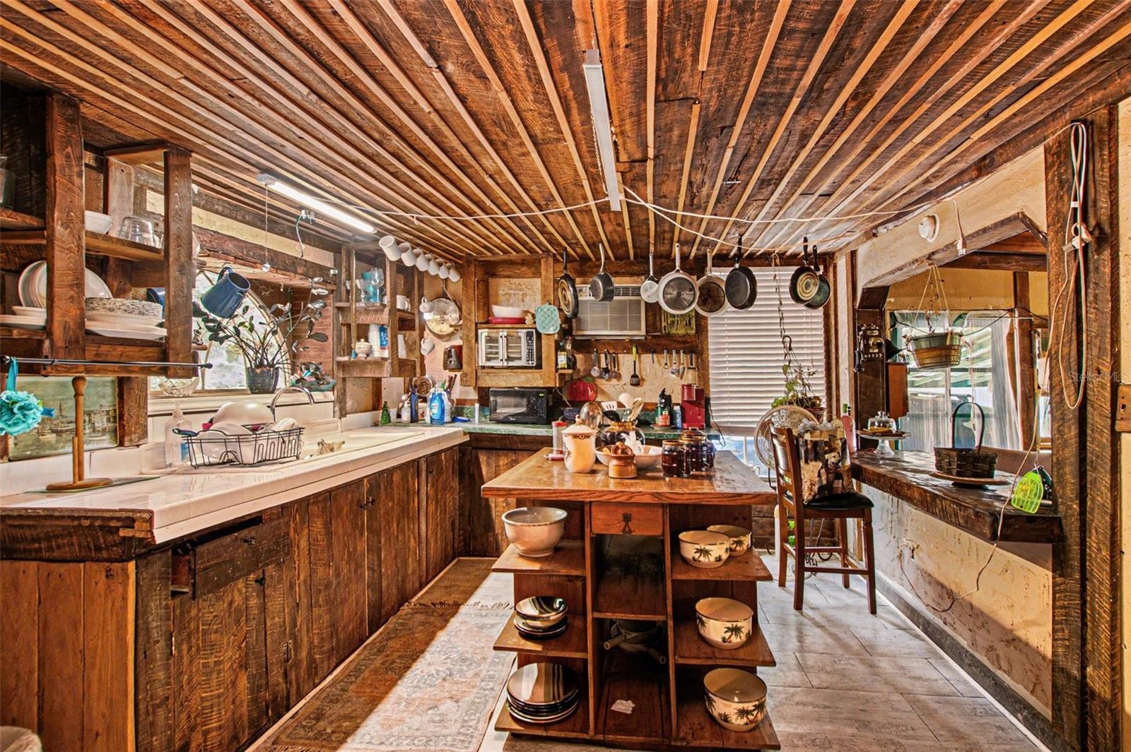 8955 S LAKESHORE DR, FLORAL CITY, FL, 34436