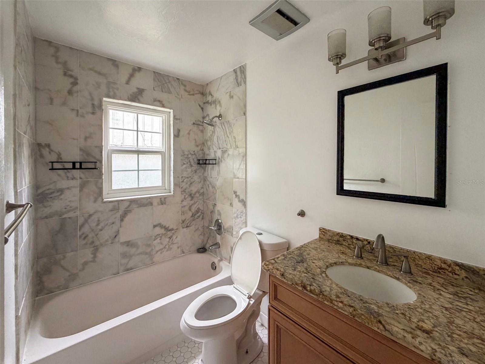 1048 SW 6TH DR #B, GAINESVILLE, FL, 32601