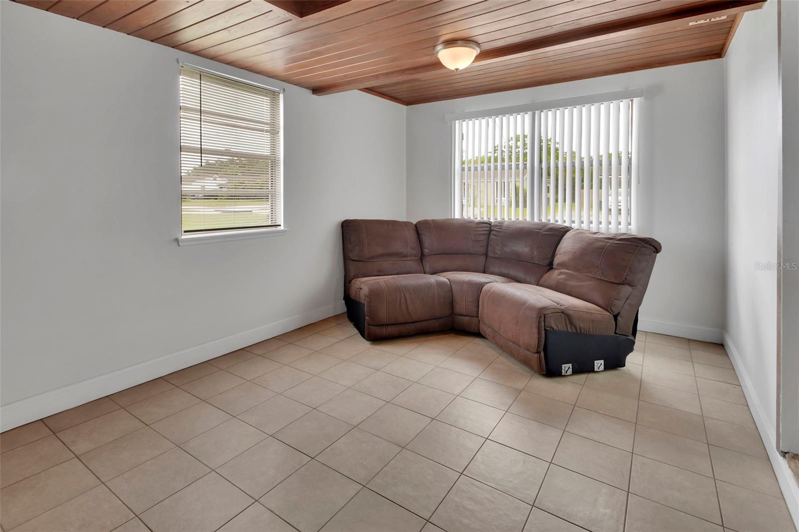 44 NARCISSUS DR, DEBARY, FL, 32713