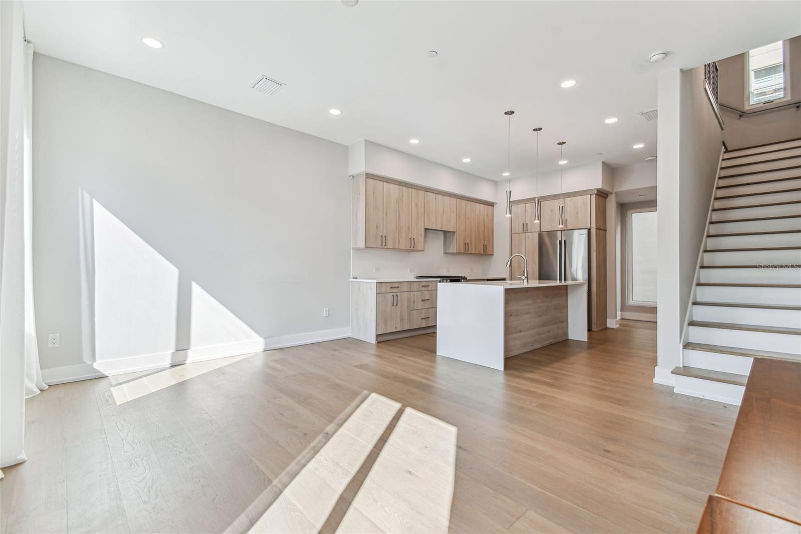 370 6TH ST S, ST PETERSBURG, FL, 33701