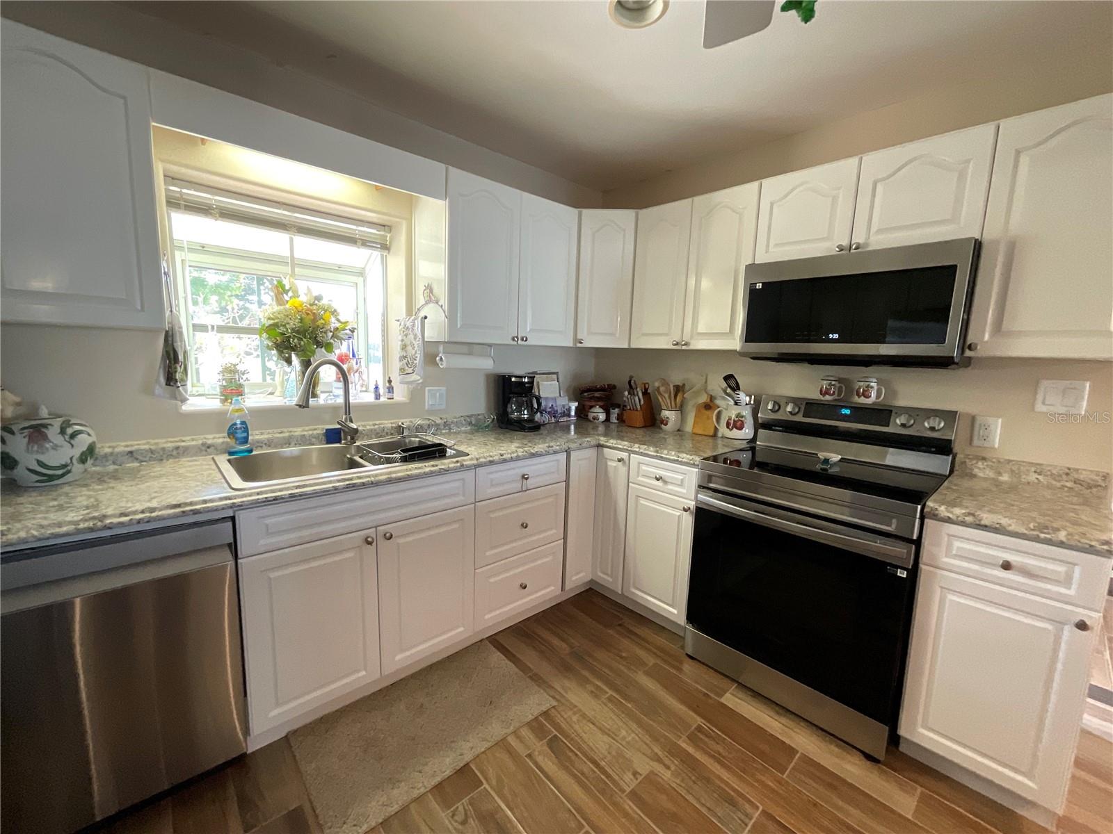 300 DRIFTWOOD DR W, PALM HARBOR, FL, 34683
