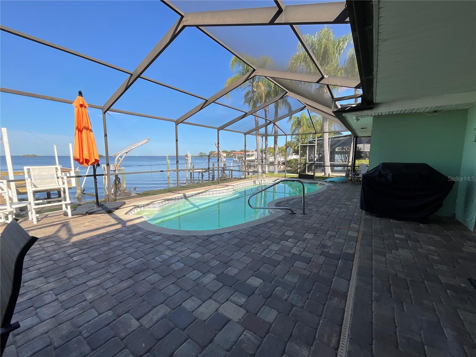 300 DRIFTWOOD DR W, PALM HARBOR, FL, 34683