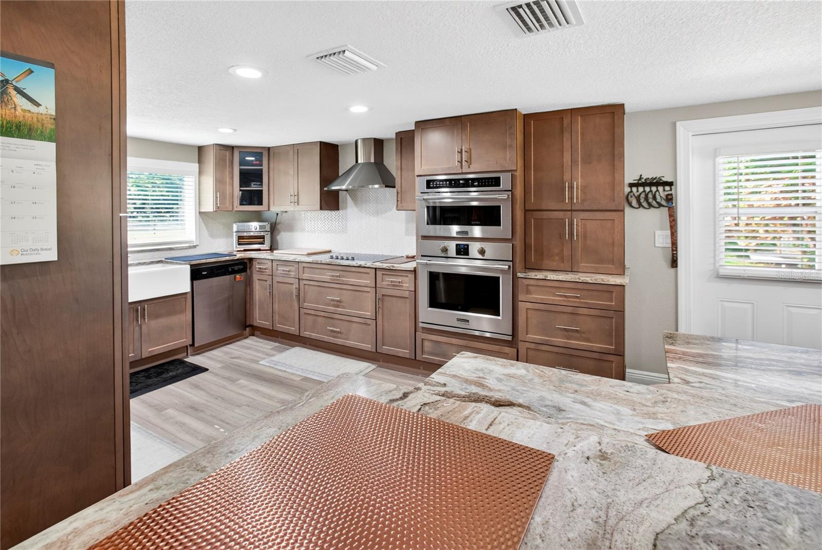 10627 MCINTOSH RD, THONOTOSASSA, FL, 33592