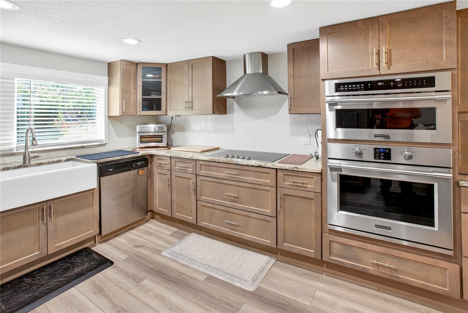 10627 MCINTOSH RD, THONOTOSASSA, FL, 33592