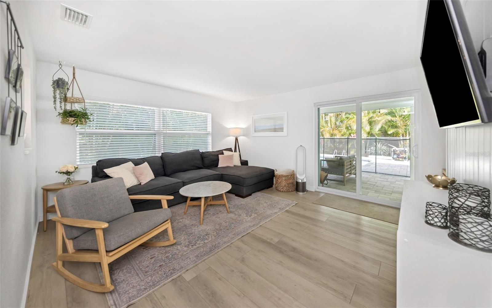 1098 PHYLLIS AVE, LARGO, FL, 33771