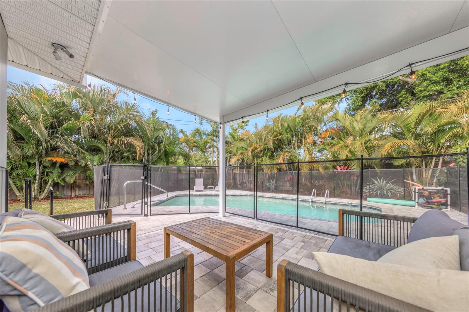 1098 PHYLLIS AVE, LARGO, FL, 33771