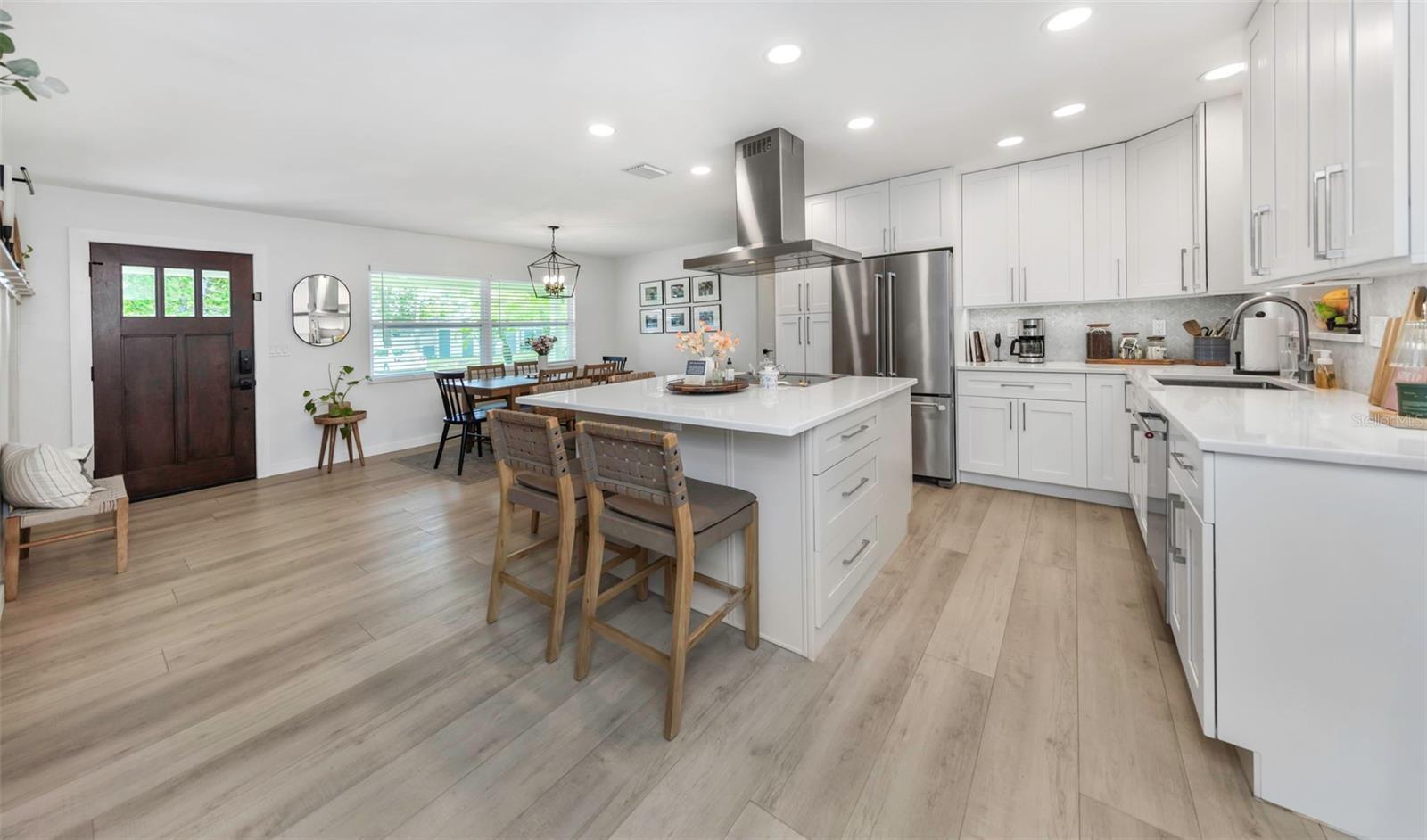 1098 PHYLLIS AVE, LARGO, FL, 33771