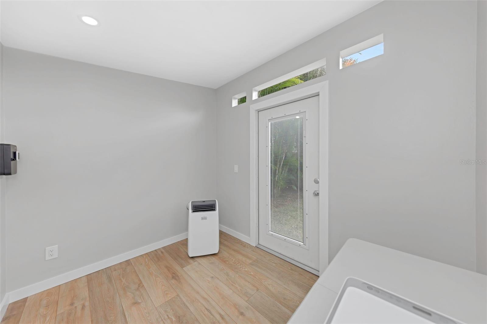 1098 PHYLLIS AVE, LARGO, FL, 33771