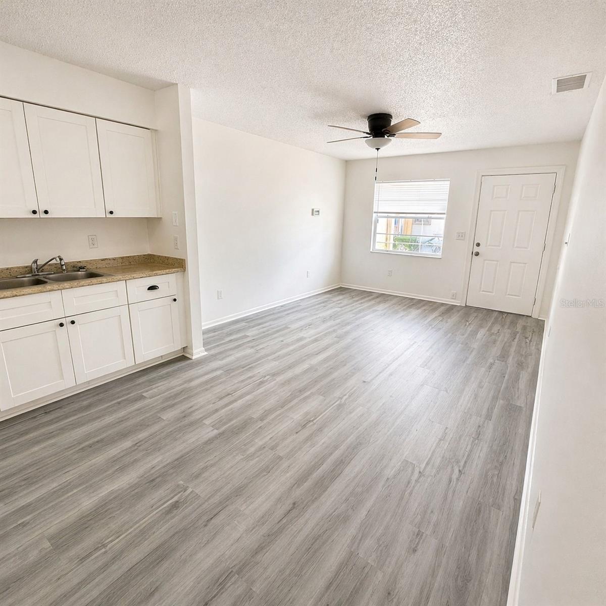 8305 N MARKS ST #B, TAMPA, FL, 33604