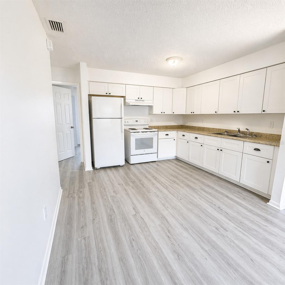 8305 N MARKS ST #B, TAMPA, FL, 33604