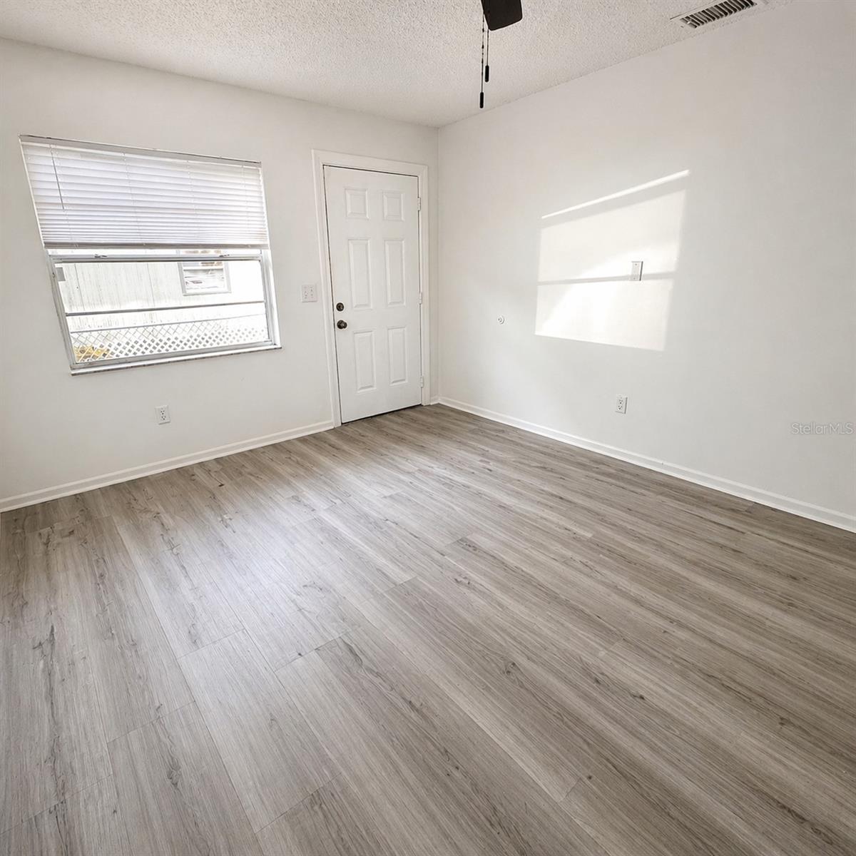 8305 N MARKS ST #B, TAMPA, FL, 33604