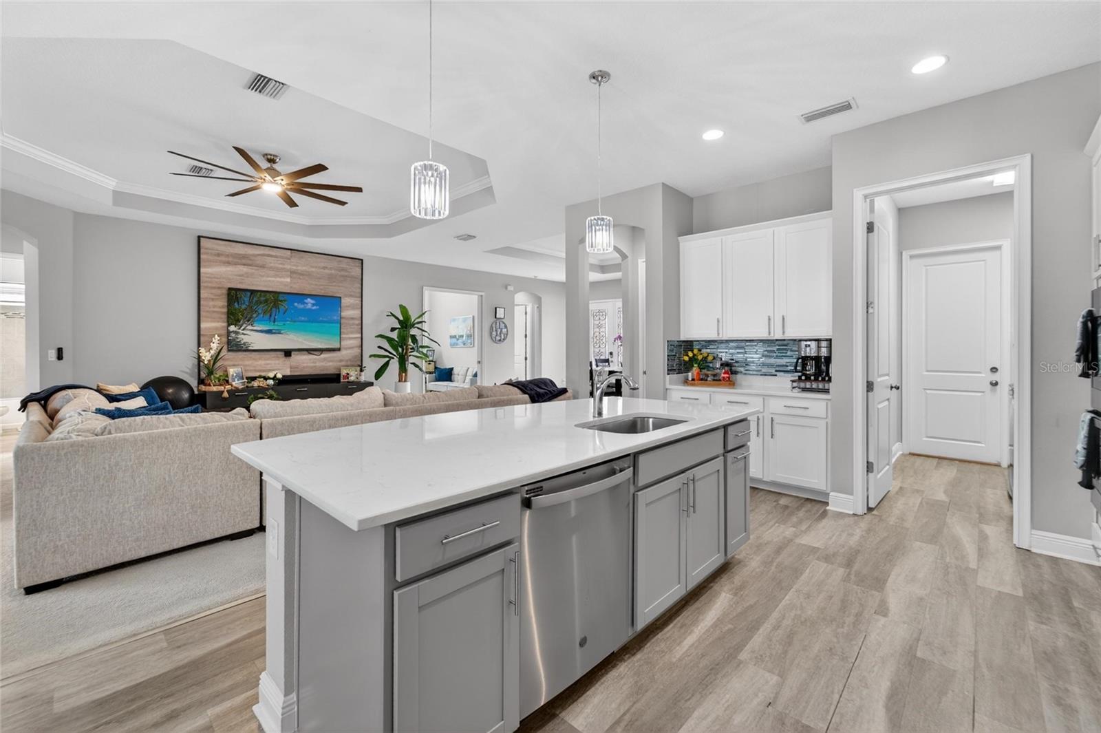 3925 SALIDA DELSOL DR, SUN CITY CENTER, FL, 33573