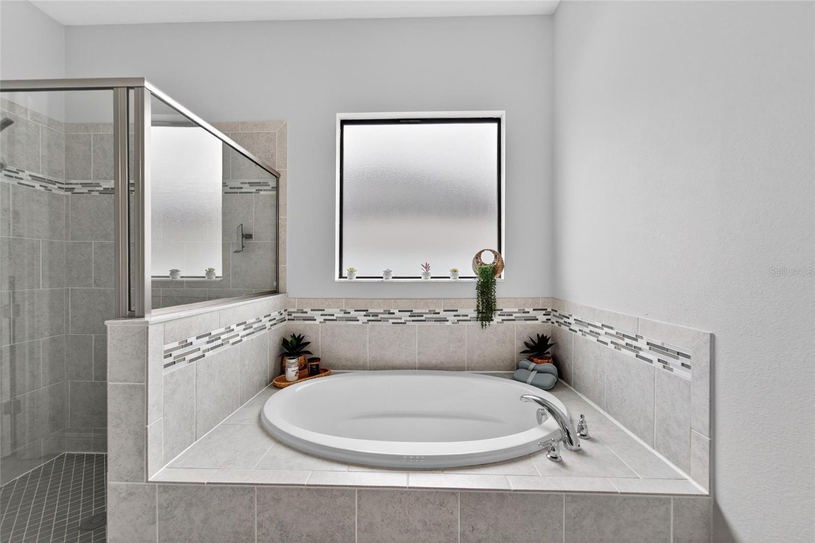 3925 SALIDA DELSOL DR, SUN CITY CENTER, FL, 33573