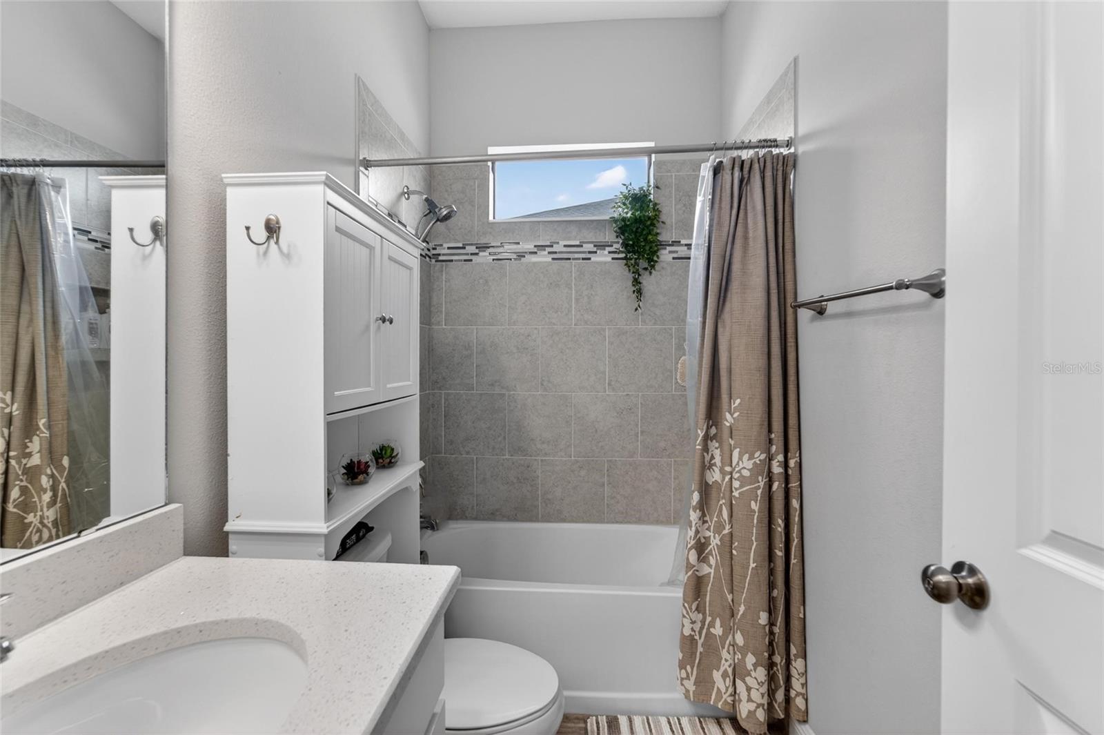 3925 SALIDA DELSOL DR, SUN CITY CENTER, FL, 33573