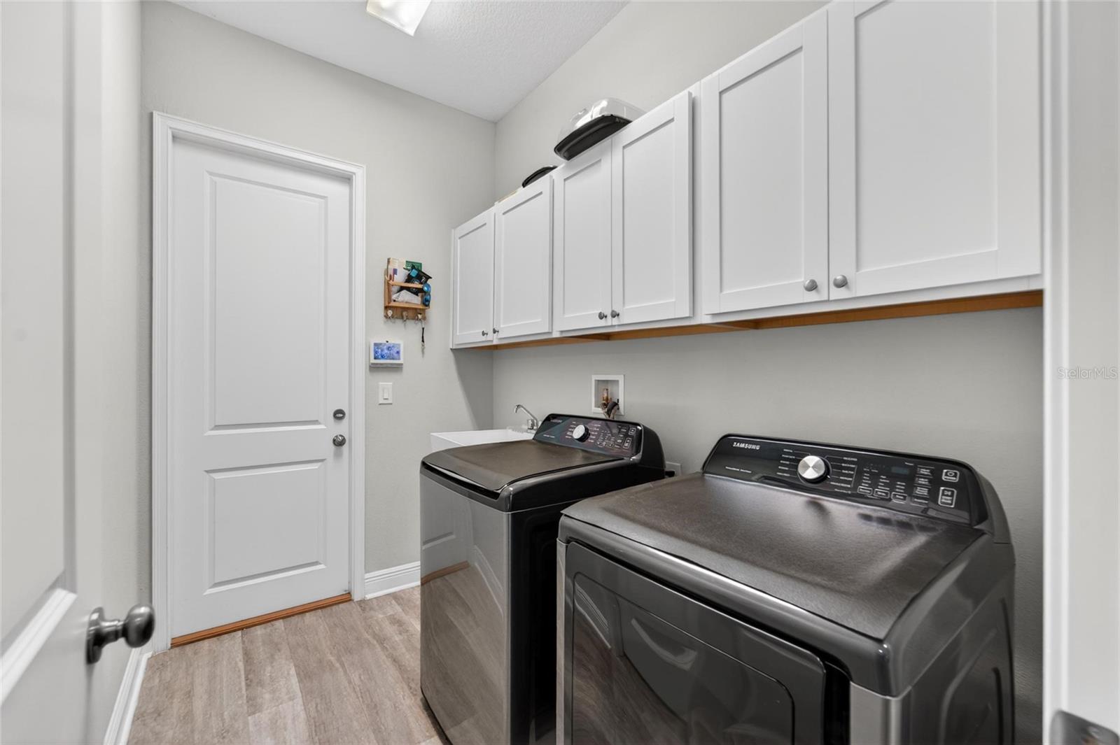 3925 SALIDA DELSOL DR, SUN CITY CENTER, FL, 33573