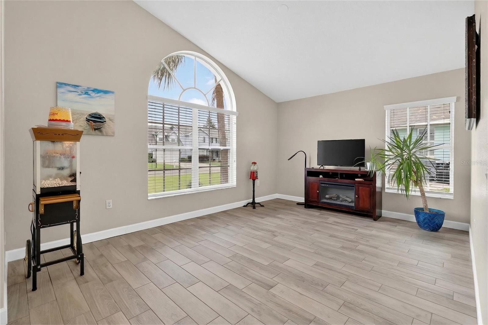 737 SANTA MARIA DR, WINTER HAVEN, FL, 33884