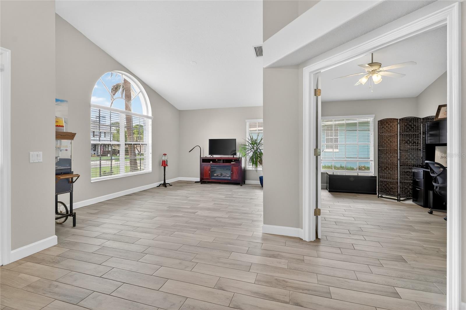 737 SANTA MARIA DR, WINTER HAVEN, FL, 33884