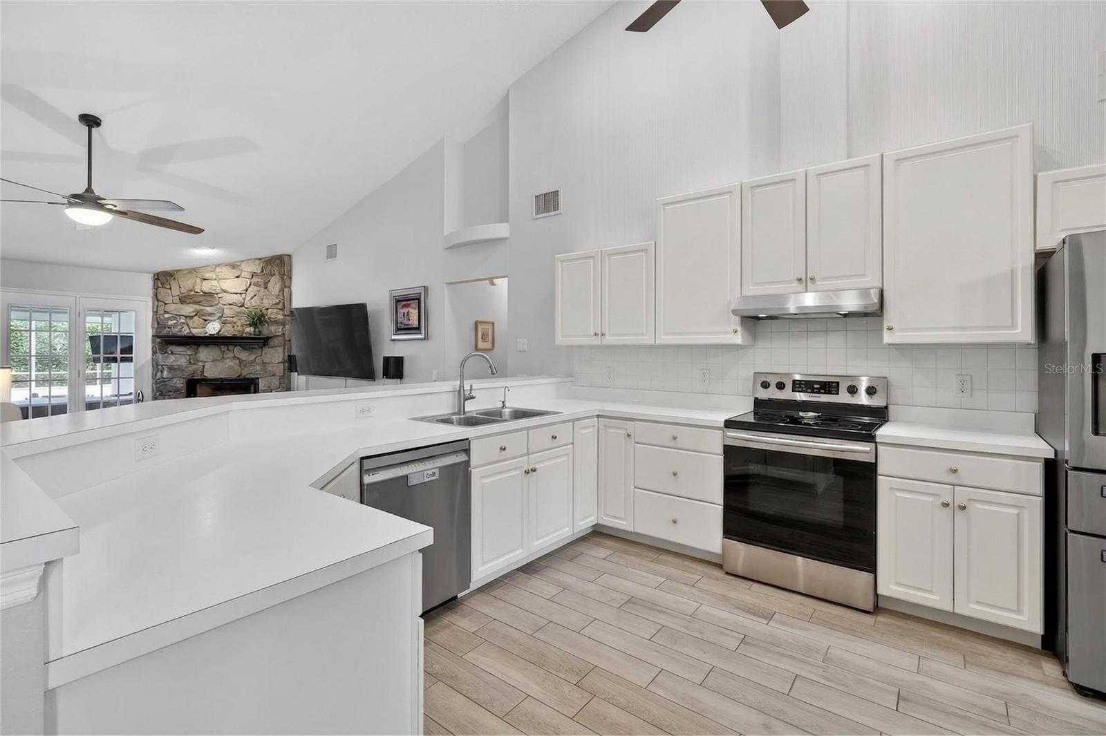 737 SANTA MARIA DR, WINTER HAVEN, FL, 33884