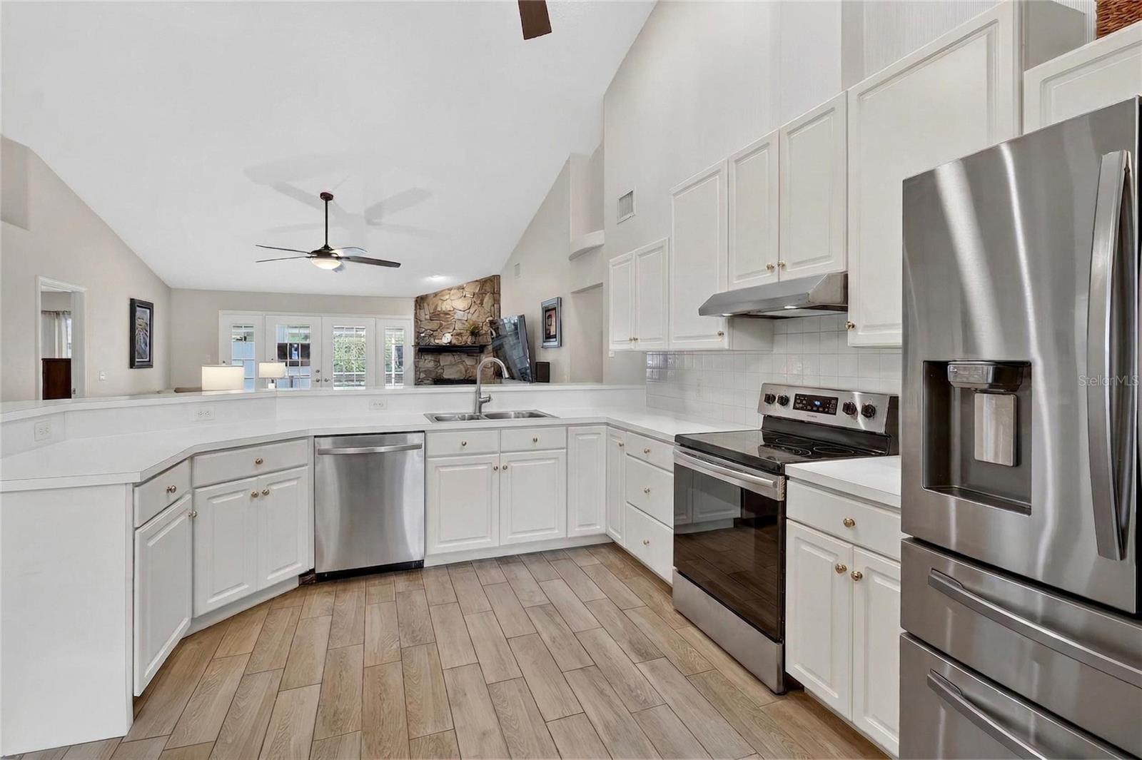 737 SANTA MARIA DR, WINTER HAVEN, FL, 33884