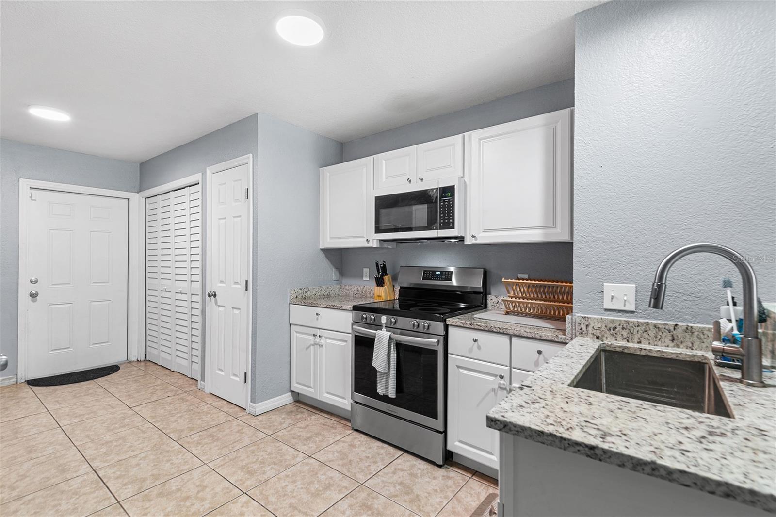 608 PINEVILLE LN, LAKELAND, FL, 33810