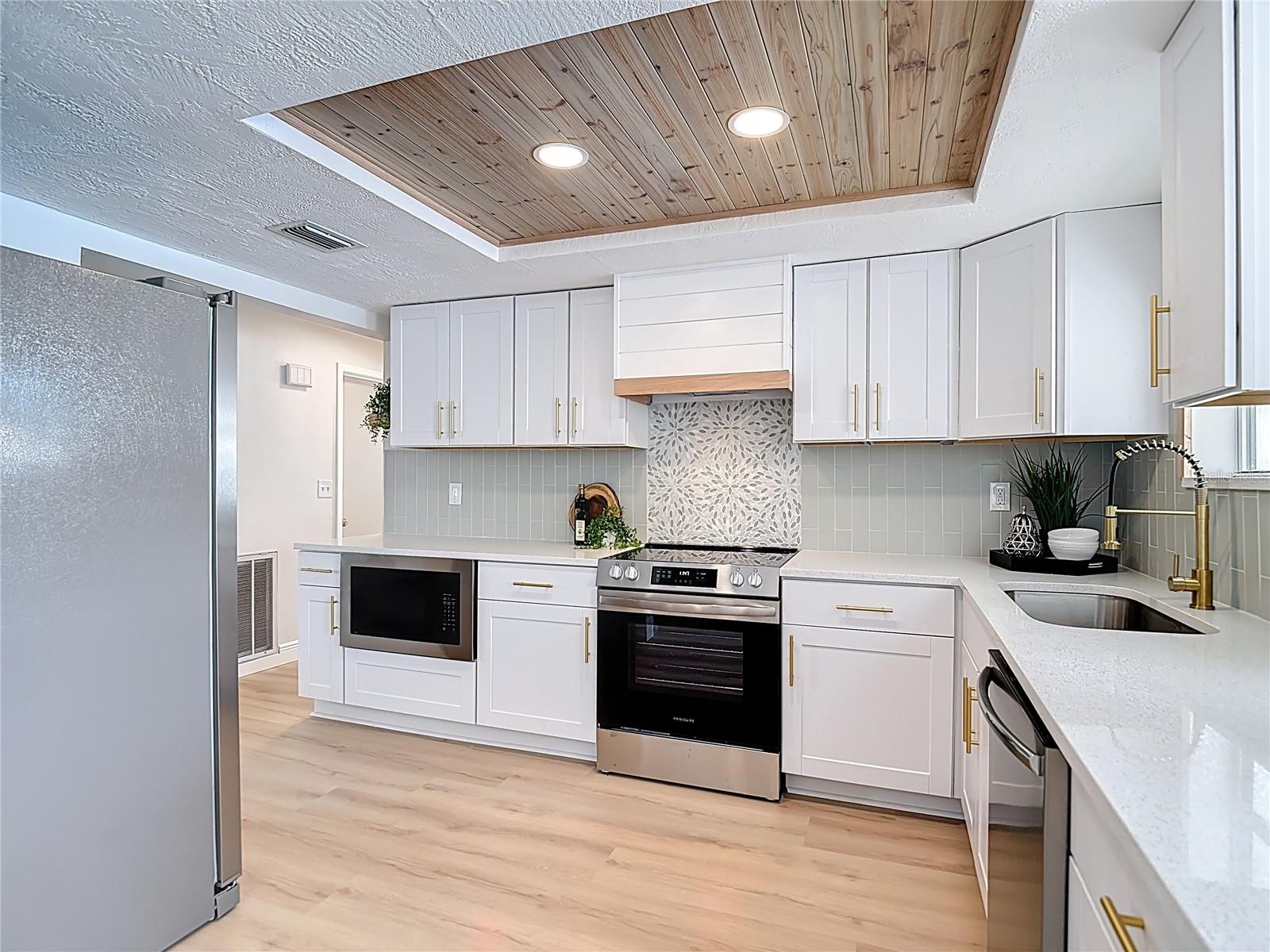 8635 GUM TREE AVE, NEW PORT RICHEY, FL, 34653