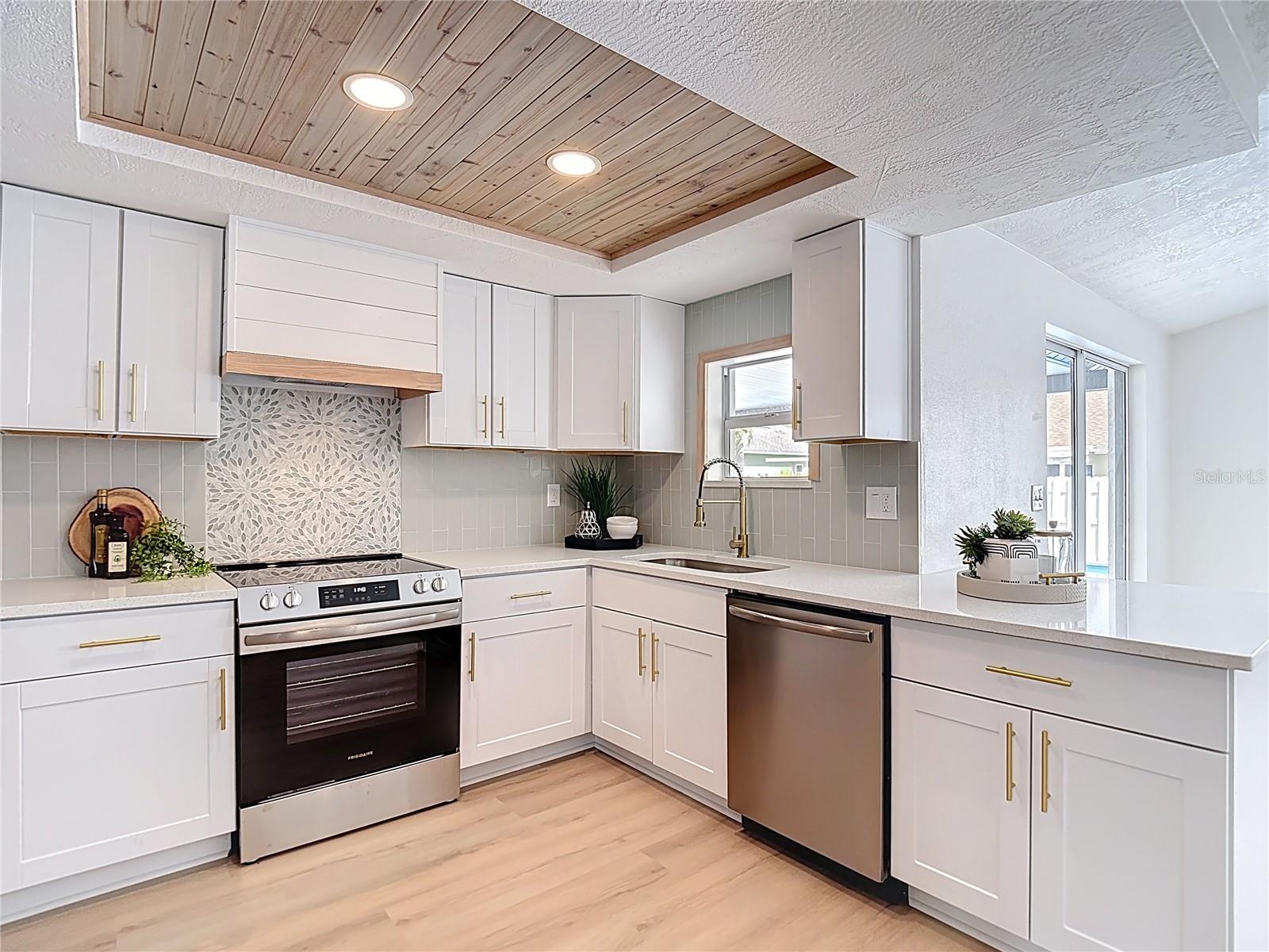 8635 GUM TREE AVE, NEW PORT RICHEY, FL, 34653