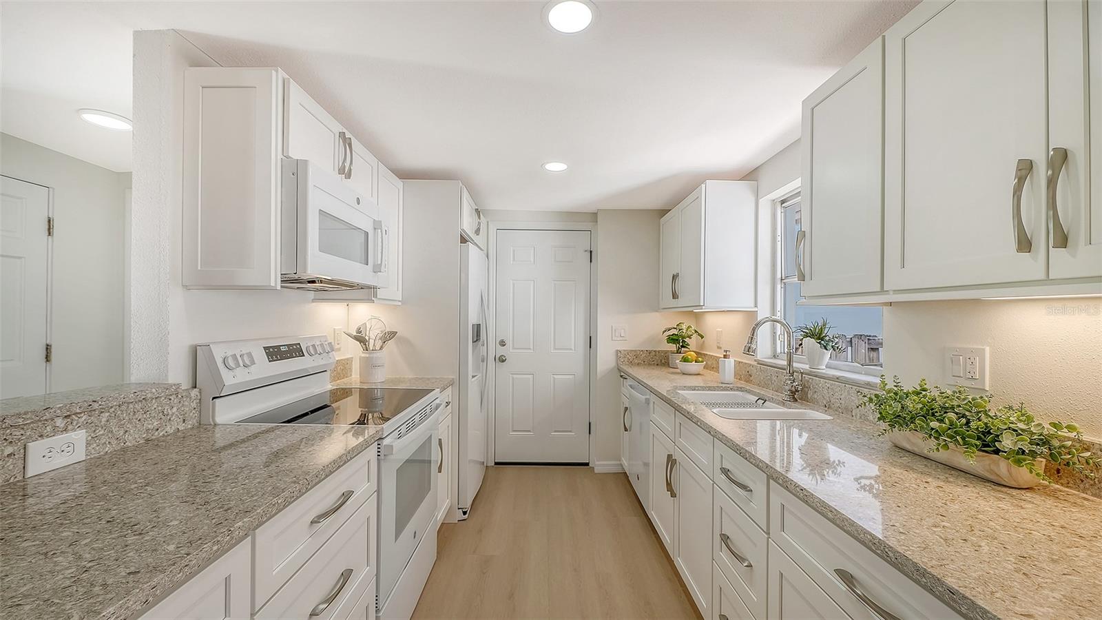 239 HOURGLASS WAY #V7, SARASOTA, FL, 34242